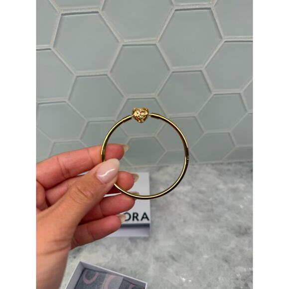 Authentic PANDORA Moments Celestial Heart Clasp Bangle in 14K Gold Plating - Picture 4 of 7